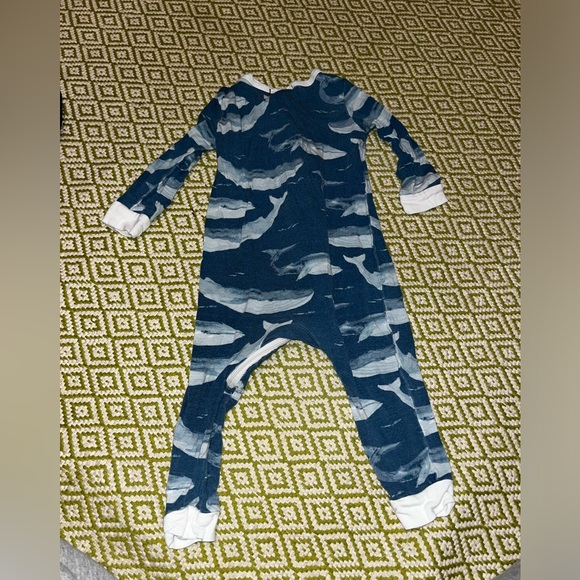 Milkbarn whale pajamas size 12-18 months - Picture 2 of 3